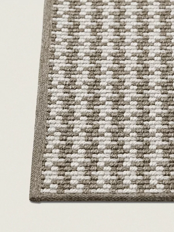 Buitenkleed op maat gemaakt sisal look met 2 kleuren in beige met bruin