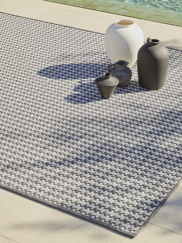 Buitenkleed met sisal look in 2 kleuren grijs met potten