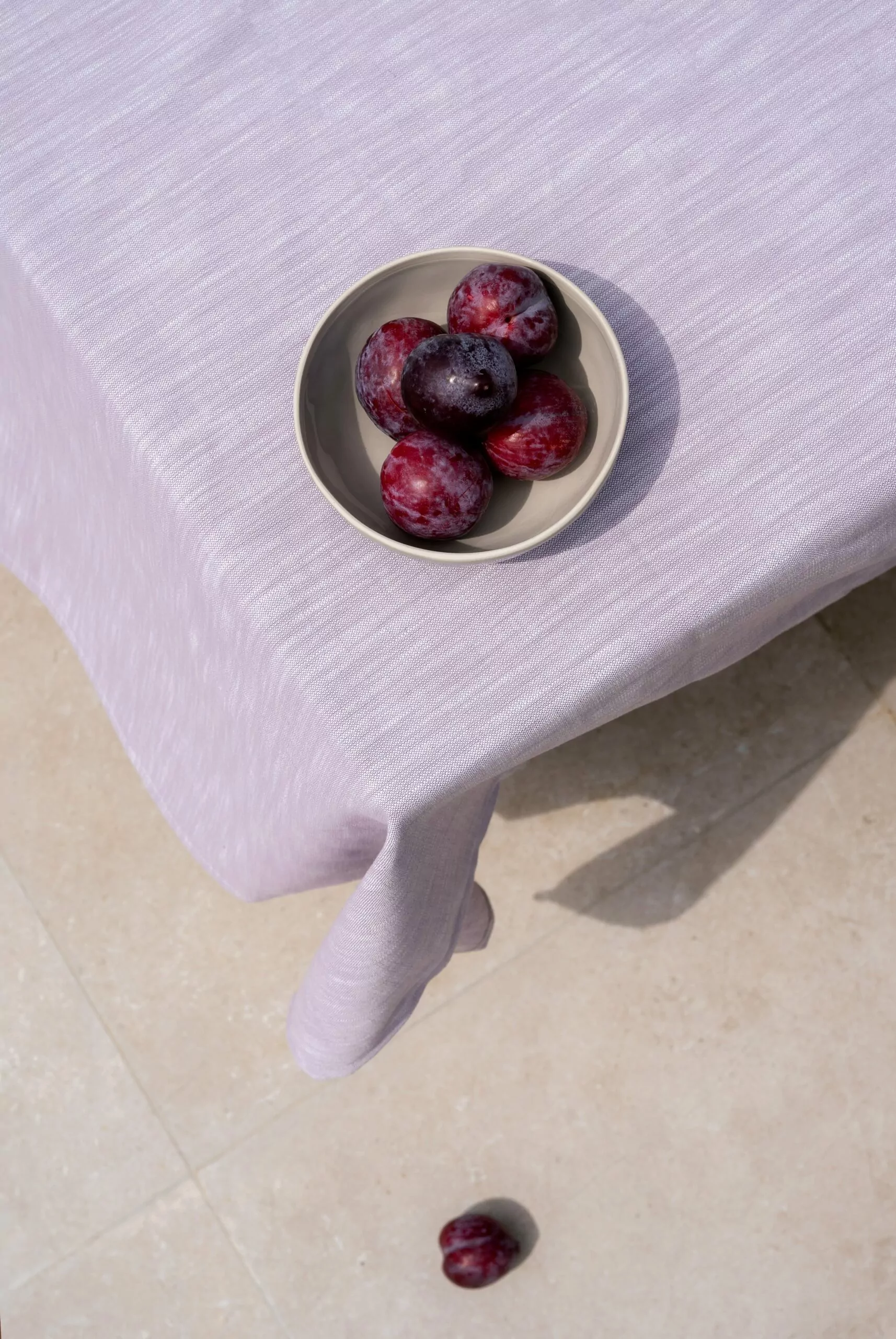 LAZE outdoor tablecloth 'Misty' lilac
