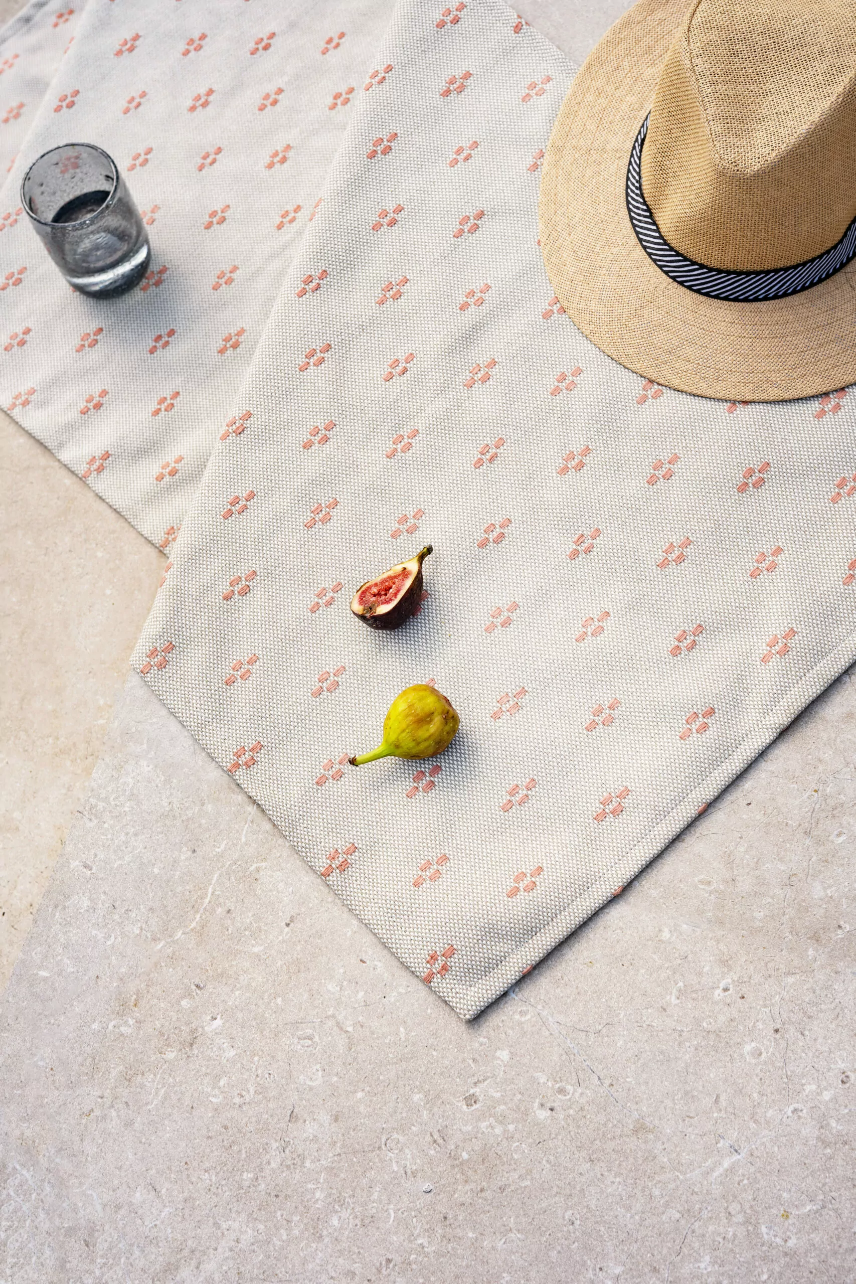 LAZE table runner clover blush