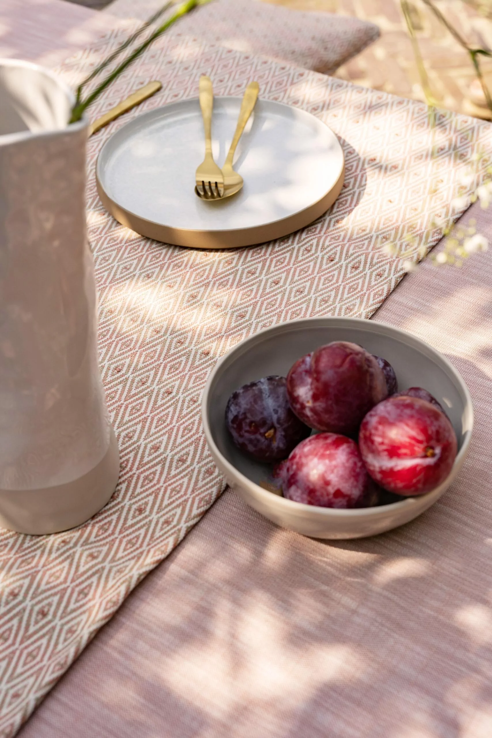 LAZE table runner diamond blush
