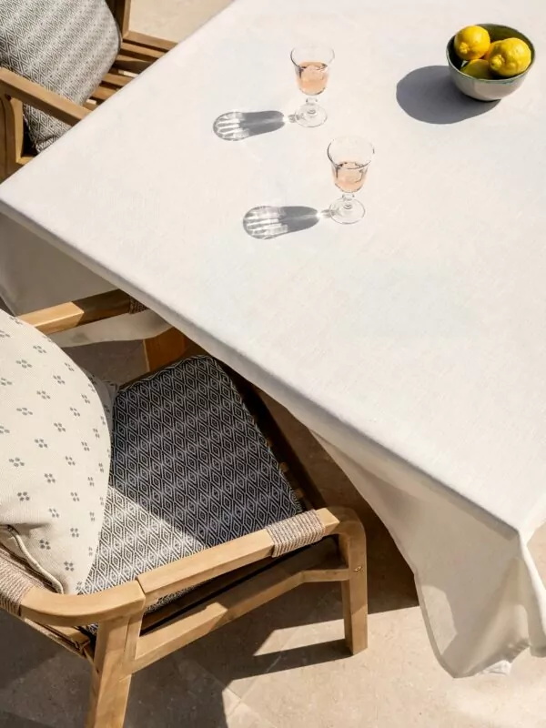 LAZE outdoor tablecloth ‘Misty’ white