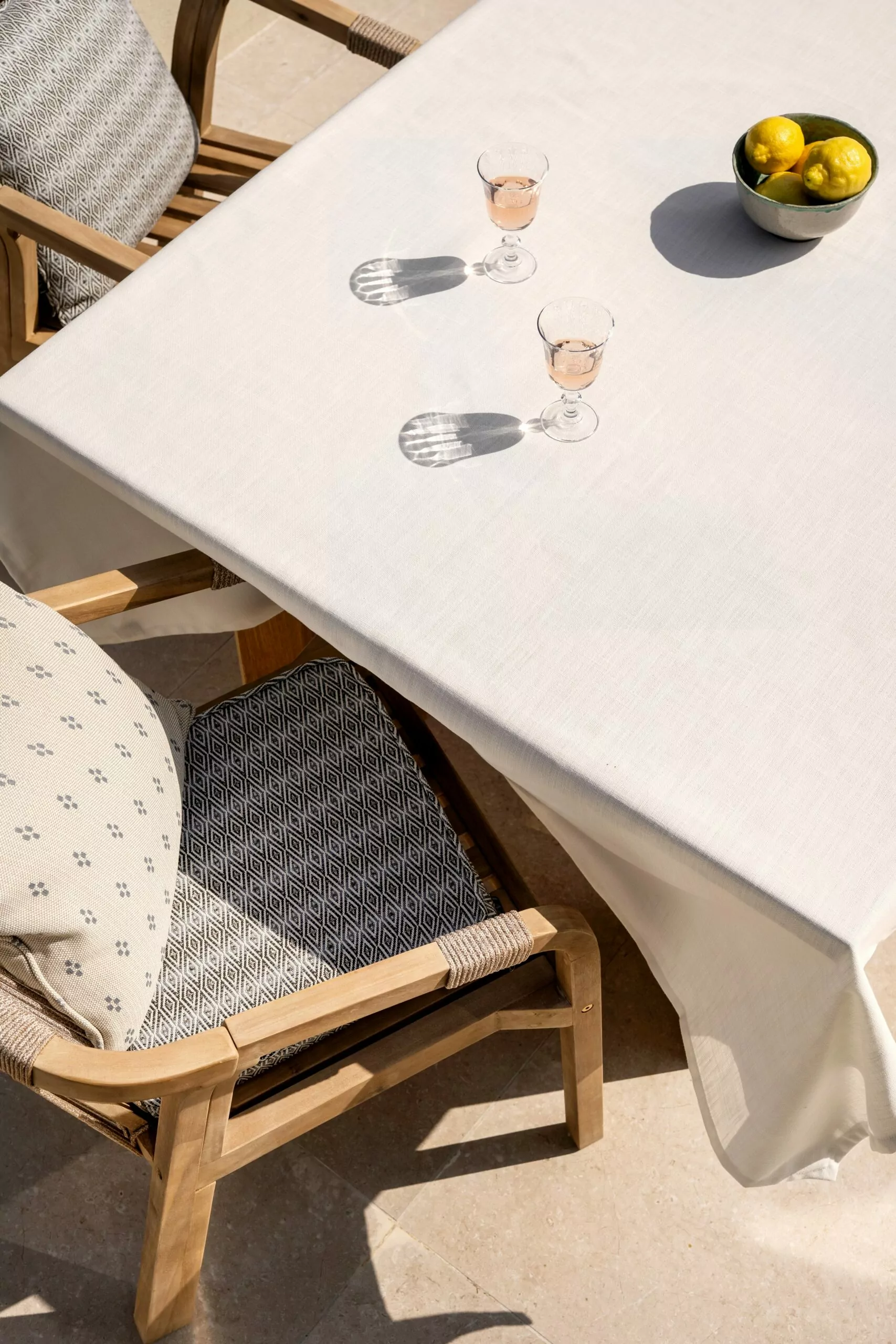 LAZE outdoor tablecloth ‘Misty’ white