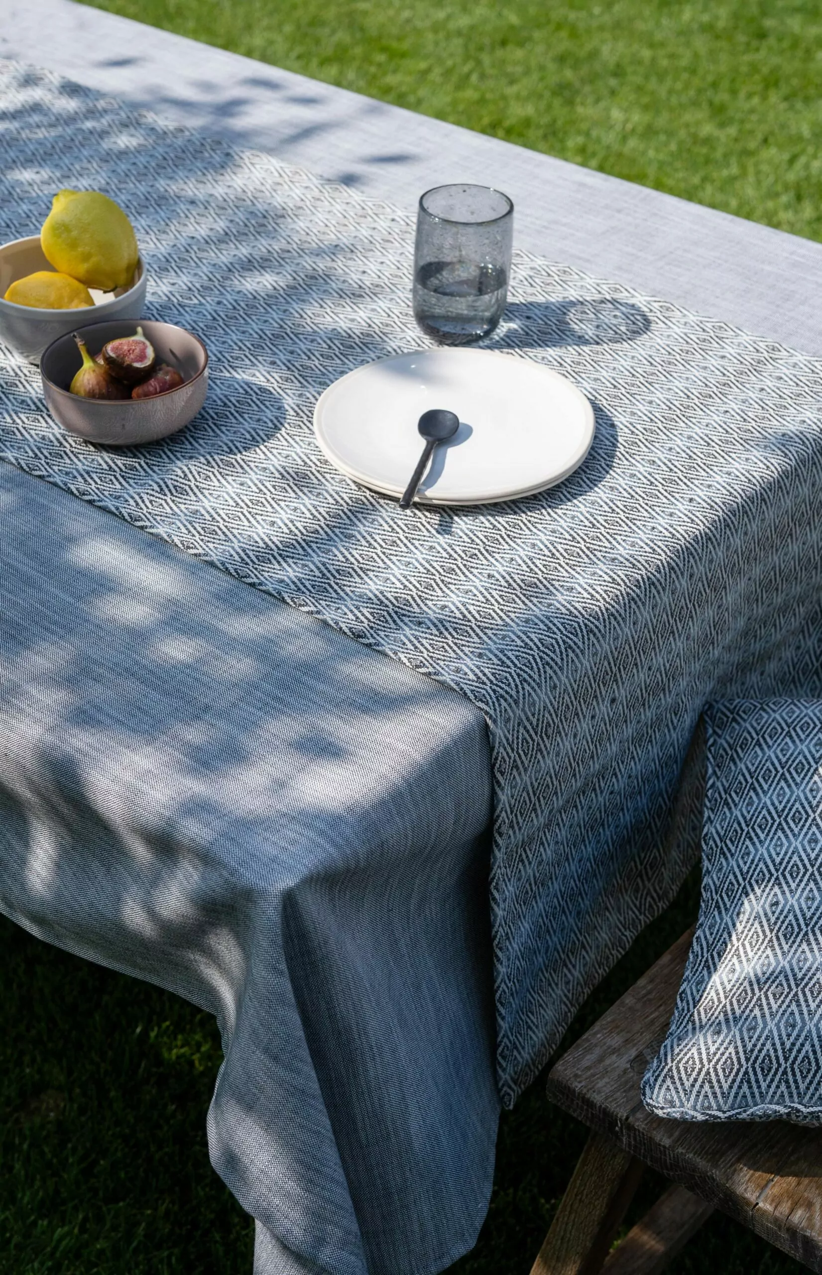 LAZE outdoor table runner ‘Diamond’ grey