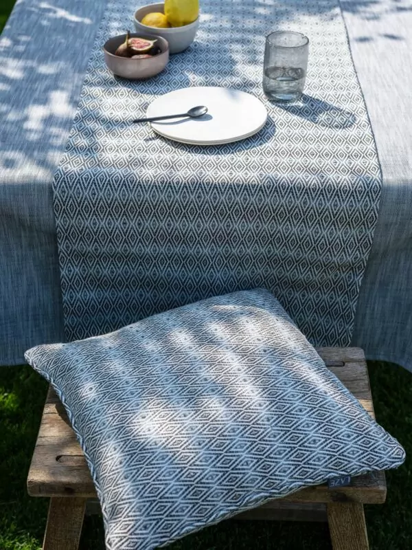 LAZE outdoor tablecloth ‘Misty’ dark grey and table runner diamond grey