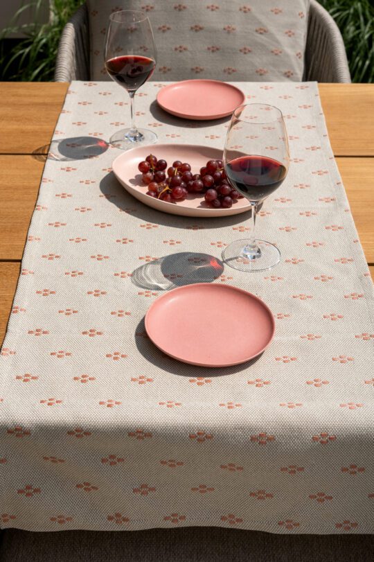 LAZE outdoor table runner ‘Clover’ blush