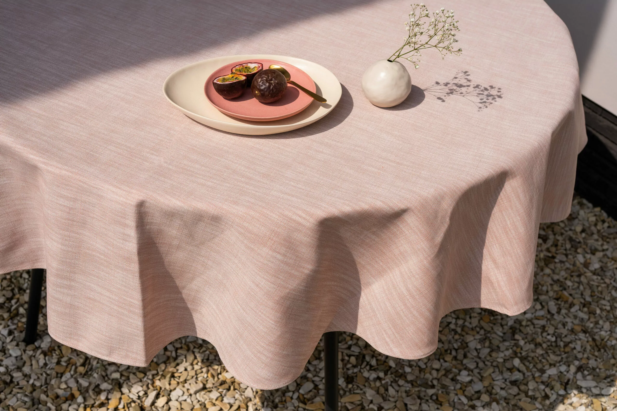 LAZE round outdoor tablecloth ‘Misty’ blush – 165 cmm