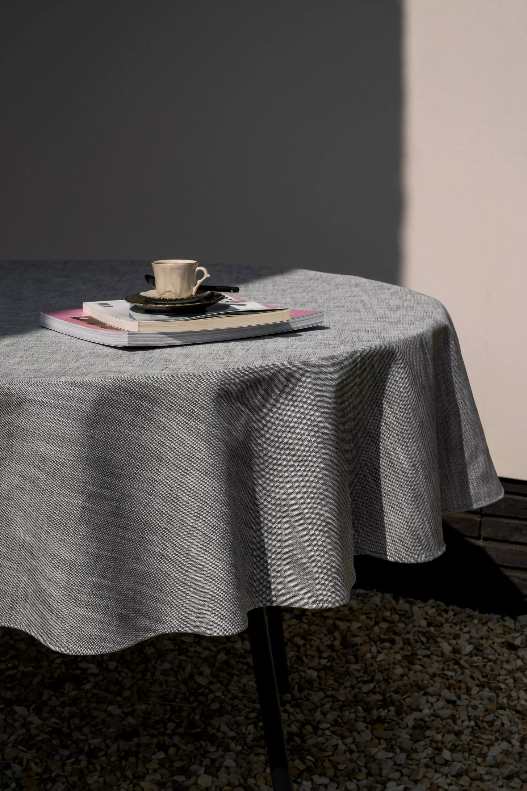 LAZE round outdoor tablecloth ‘Misty’ dark grey – 165 cmm