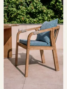 LAZE all weather kussens in aqua en beige in 'Maze' design