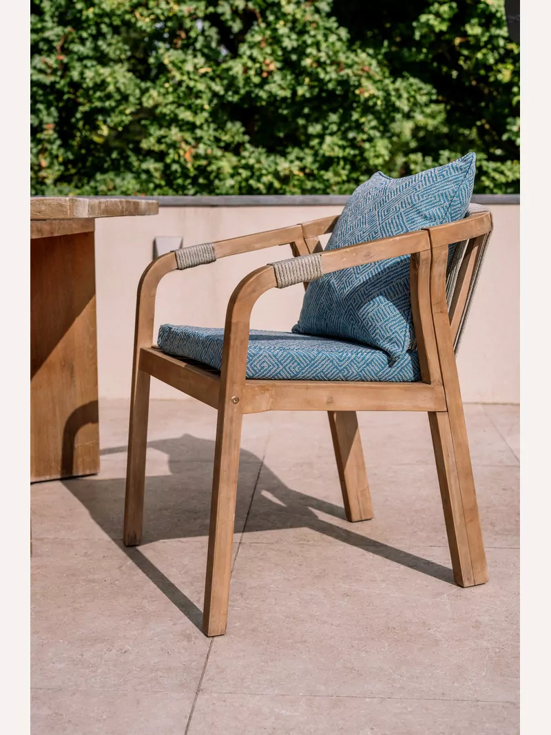 LAZE all weather kussens in aqua en beige in 'Maze' design