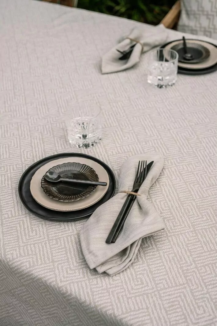 LAZE misty beige servetten en maze tafelkleed
