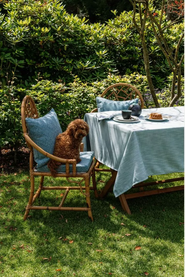 LAZE Misty aqua tafelkleed en servetten met Maze aqua kussens