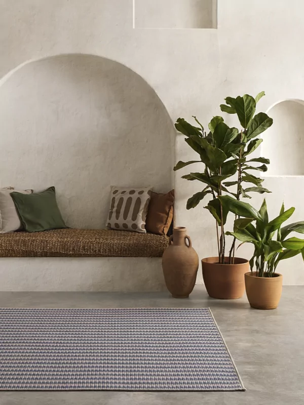 Buitenkleed in sisal look met 2 kleuren in beige en lichtblauw met planten en zitnisje