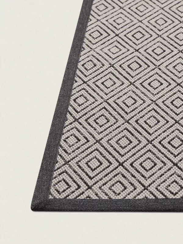 Fijn geweven buiten vloerkleed met diamant patroon met beige en zwarte accenten