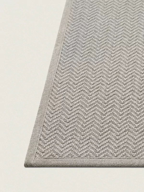 Fijn geweven buiten vloerkleed met zigzag patroon lichtgrijs