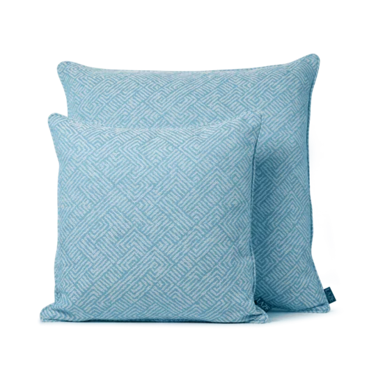 LAZE aqua met beige sierkussen in modern 'Maze' design